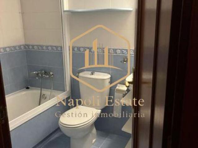 Napoli Estate presenta Amplio piso de 3 dormitorios para larga temporada sin muebles