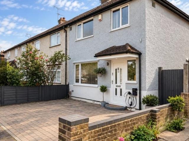 Napsbury Avenue, London Colney AL2, 3 bed end terrace house to rent, £2,300 pcm | PrimeLocation