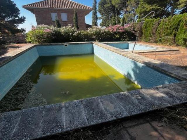 NÁQUERA, URBANIZACIÓN EL PARAISO. Se vende chalet independiente de 240 m2, con 40 de terraza, parcel