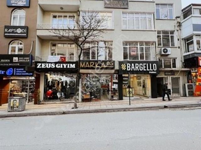 Çınar Emlak'tan Cumhuriyet Caddesinde Kiralık İşyeri