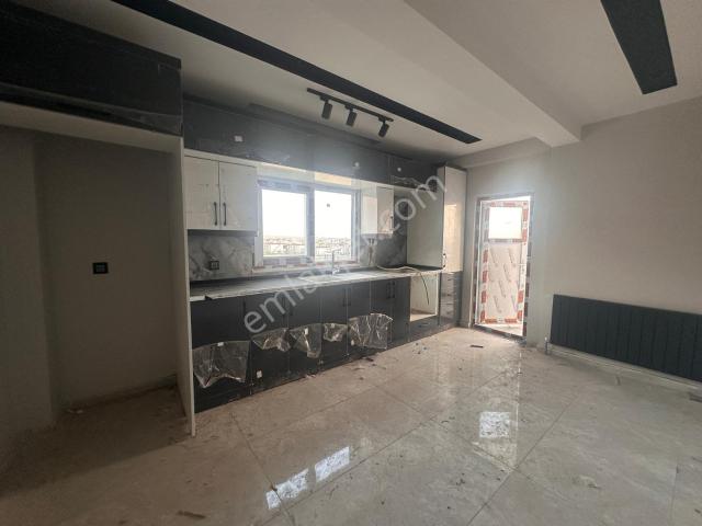 Çınar Emlak Çamlıtepe Mah Seyrantepe Sitesinde 2+1 Daire Satıyor