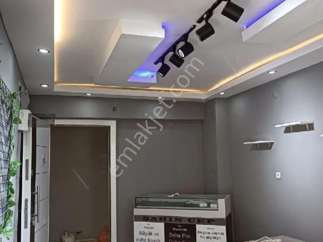 Çınar Horozunun Karşısında Reklam Değeri Yüksek Kiralık Ofis.