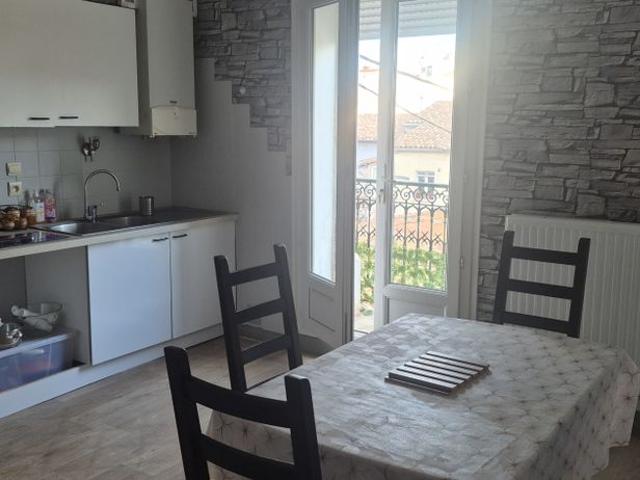 NARBONNE Proche Avenue GAMBETTA Gd F3 de 72.87 m²