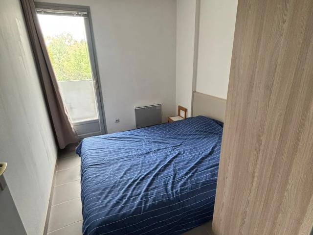 NARBONNE, PROCHE QUAI DE LORRAINE,,Appartement de type 2 meublé avec terrasse et parking