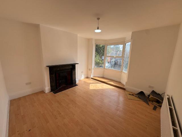 Narborough Road, Leicester LE3, 1 bed flat to rent, £750 pcm | PrimeLocation