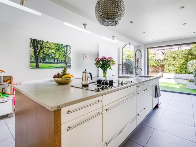 Narborough Street, London, SW6 3AP, United Kingdom | 4 bed townhouse for rent #140399470 | Rentberry