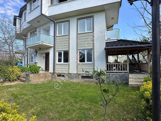 Çınarcık Kocadere De Aile Sitesinde Havuzlu Villa