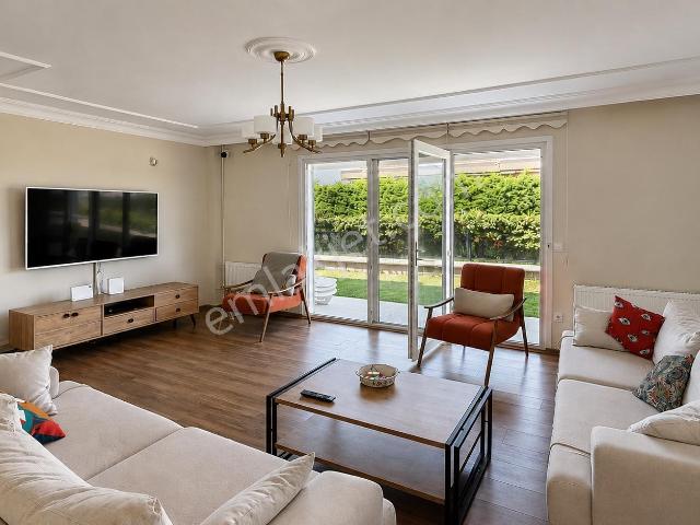 Çınarcık Koru'da Havuzlu Müstakil Deniz Manzaralı Satılık Villa