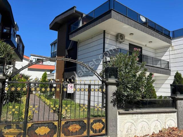 Çınarcık Teşvikiyede Satılık Lüks Villa