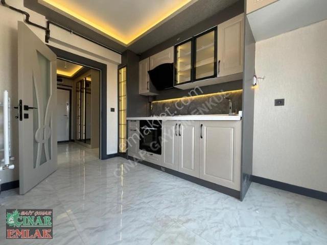 █çınardan İşçilik Harikası Geniş Balkon Sevenlere Özel 2+1 Daire