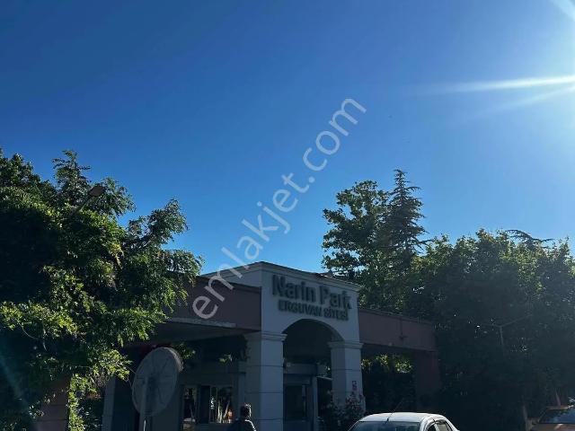 Narin Park Sitesinde Eşyalı 3+1 Kiralık Daire