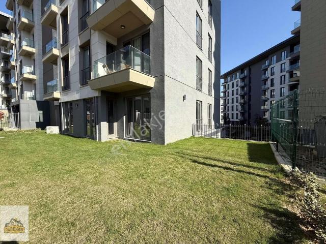 Çınarköy Evleri Geniş Bahçeli Köşe Tip Kiralık 2+1 Kapalı Mutfak