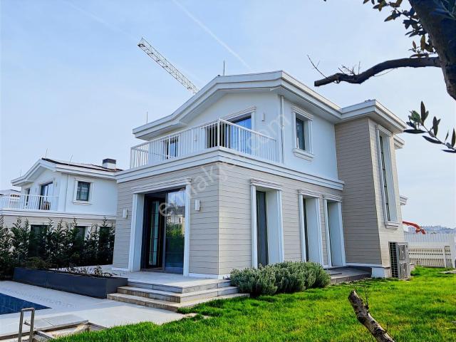 Çınarköy Evlerinde Çift Teraslı, Ebeveyn Suitli, Müstakil Villa