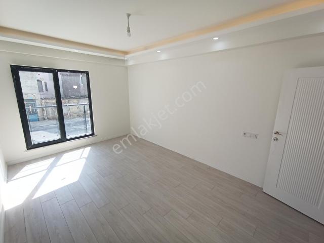 Çınarlı Mah Sıfır İskanlı 24 M2 Bahçe Kullanımlı Satılık 3+1