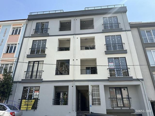 Çınarlı Mahallesinde 2 + 1. 100 metre satılık yüksek giriş daire