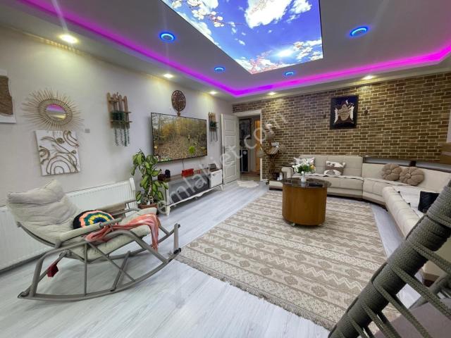 Çınarlı Mahallesi'de Deniz Doğa Şehir Manzaralı 2+1 Daire