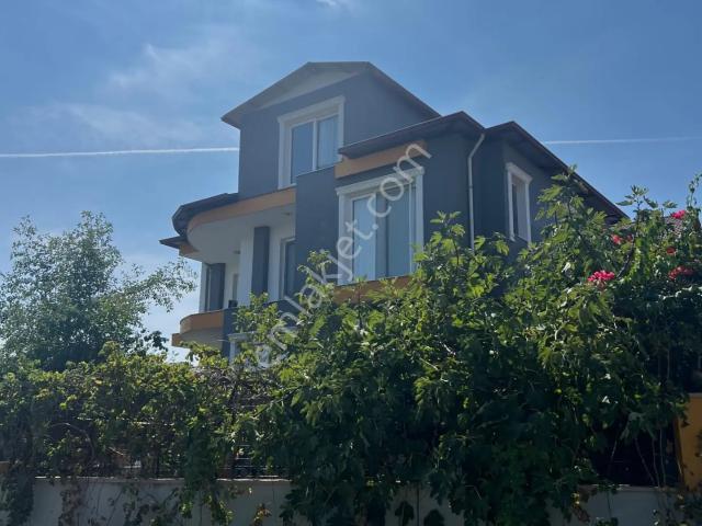 Çınarlı’nın En Güzel Yerinde 500m2 Arsa İçerisinde 6+1 Ultralüks Satılık Villa