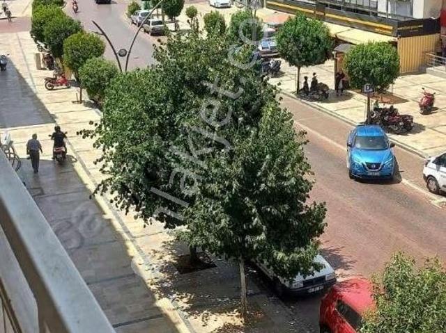 Çınarlı Caddesi Eşyalı Kiralık 3+1 Daire