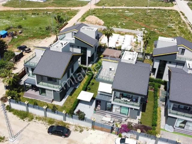 Çınarlı,da Ultra Lüx İşçilikli 6+1 Site İçerisinde