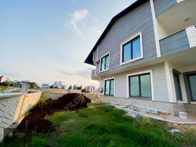 Çınarlıda 325 M² Arsa Üzerine 4+1 İkiz Lüks Müstakil Villa