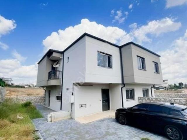 Çınarlı'da 5+1 Geniş Peyzajlı Otoparklı Satılık İkiz Villa