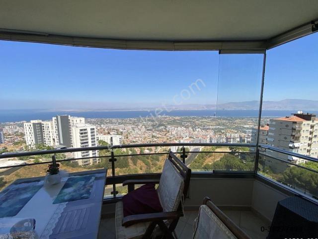 Narlıdere‘de Havuzlu Site İçinde Doğalgazlı Eşyalı Kiralık Büyük Daire