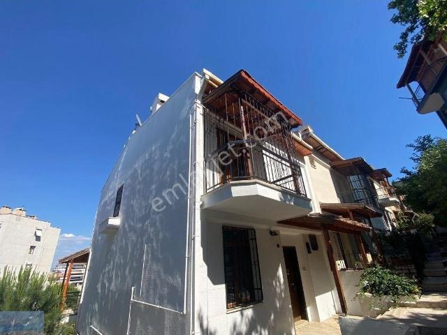 Narlıdere’de Metroya Çok Yakın Site İçi Bakımlı Villa Kiralık