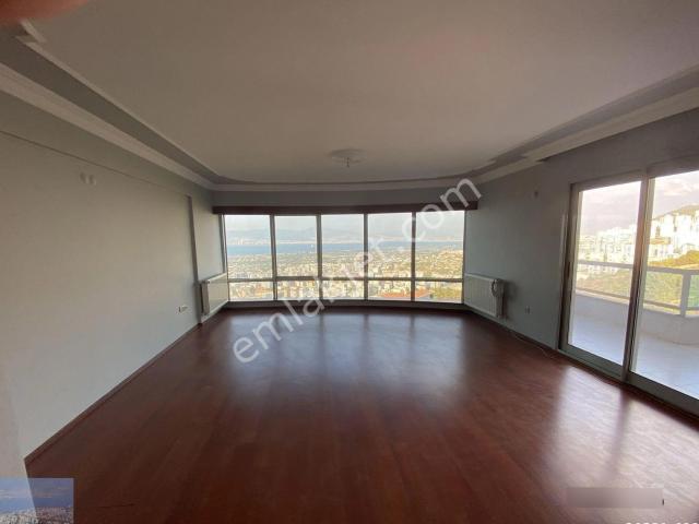 Narlıdere‘de Site İçi Deniz Manzaralı Çok Bakımlı Kiralık Daire