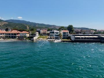 Narlıdere Limanreis Mahallesinde Denize Sıfır Satılık Villa