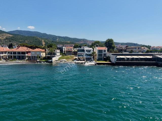 Narlıdere Limanreis Mahallesinde Denize Sıfır Satılık Villa