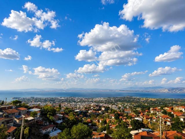 Narlıdere Panoramik Deniz Manzaralı Otoparklı Satılık Daire