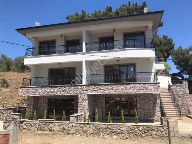 Narlı Köyünde Tripleks Deniz Manzaralı 5+2 Taş Villa