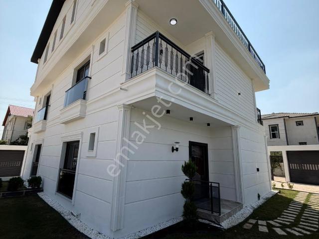 Çınarlı 6+1 A. Mutfak İkiz Villa