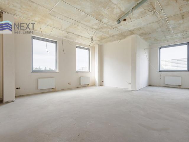 Narożny lokal 95 m² z witrynami Ursus polecam
