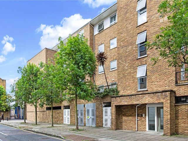 Narrow Street, Limehouse E14, 2 bed flat to rent, £2,195 pcm | PrimeLocation