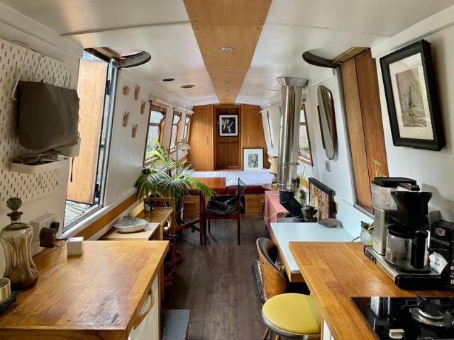Narrowboat on Regent's Canal