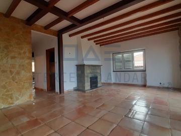 Nas Azenhas do Mar, excelente moradia independente com 1020m2 de Terreno, vista de Mar