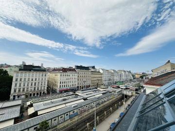Naschmarkt Living | Exklusive Maisonette mit Terrasse, Panoramablick & Wintergarten !