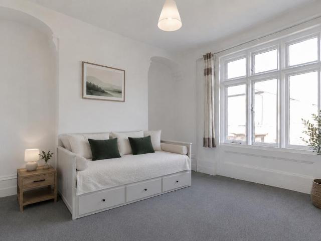 Nascot Road, Watford WD17 2 bed apartment to rent £1,550 pcm £358 pw