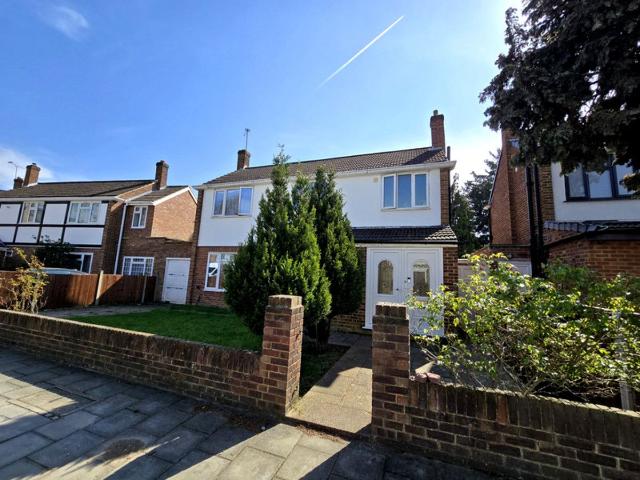 Naseby Close, Isleworth, 4 TW7, 3 bed detached house to rent, £2,800 pcm | PrimeLocation