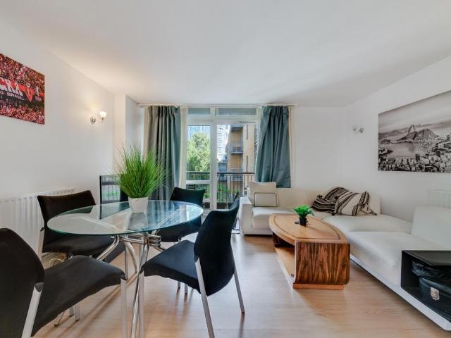 Nash House, Cassilis Road, London, E14 2 bed flat to rent £2,708 pcm £625 pw