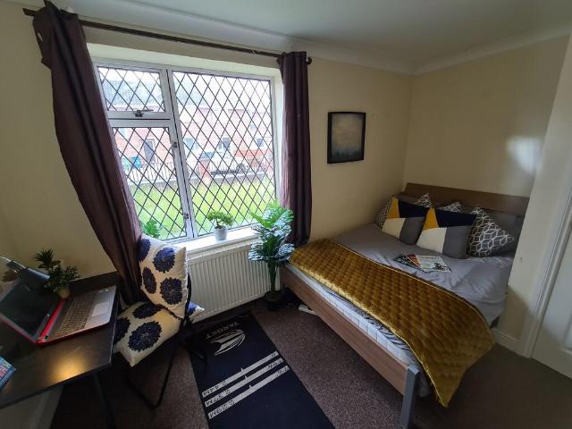 Nasmith Road 1 bed in a house share to rent £460 pcm £106 pw