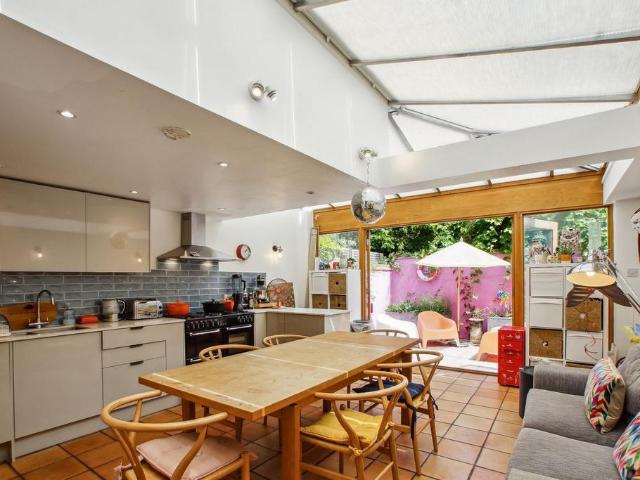 Nasmyth Street, Hammersmith W6 3 bed terraced house to rent £4,000 pcm £923 pw