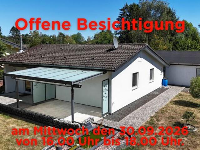 Natur pur direkt vor der Tür: Kompakter Wohlfühl Bungalow mit großem Gartenparadies
