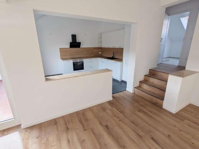Naturnähe und Modern. Neu sanierte 2 Zimmer Wohnung mit Balkon, TG Stellplatz & Einbauküche