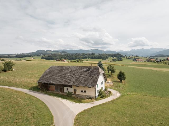 NATURNAHES WOHNERLEBNIS MIT WEITLÄUFIGEM PANORAMA