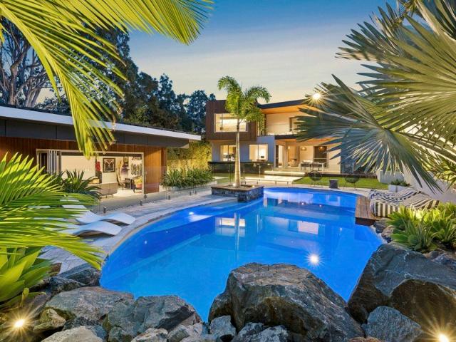 NATURAL MATERIALS, BOLD DESIGN & HIGHLY EXCLUSIVE LIVING