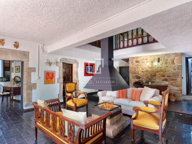 Dils Lucas Fox presenta esta masía catalana en el entorno na. 627m² Llagostera