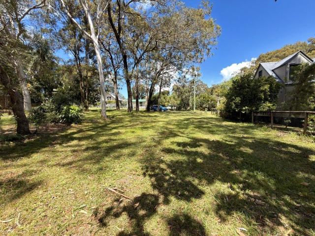 Natural Surrounds Just a Short Walk to the Shops