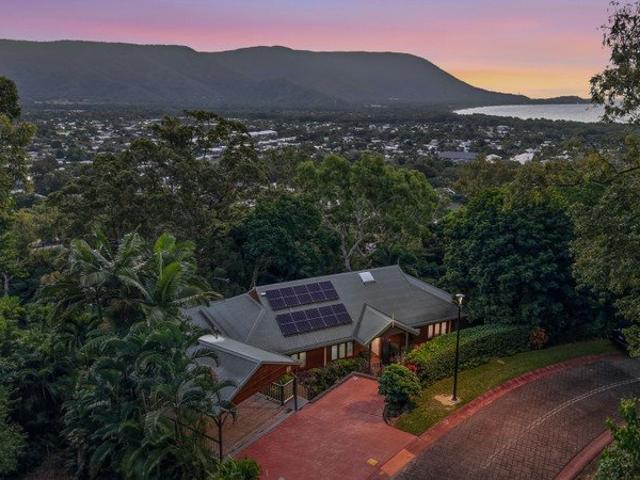 Nature Lovers Dream with Ocean Views and Rainforest Surrounds